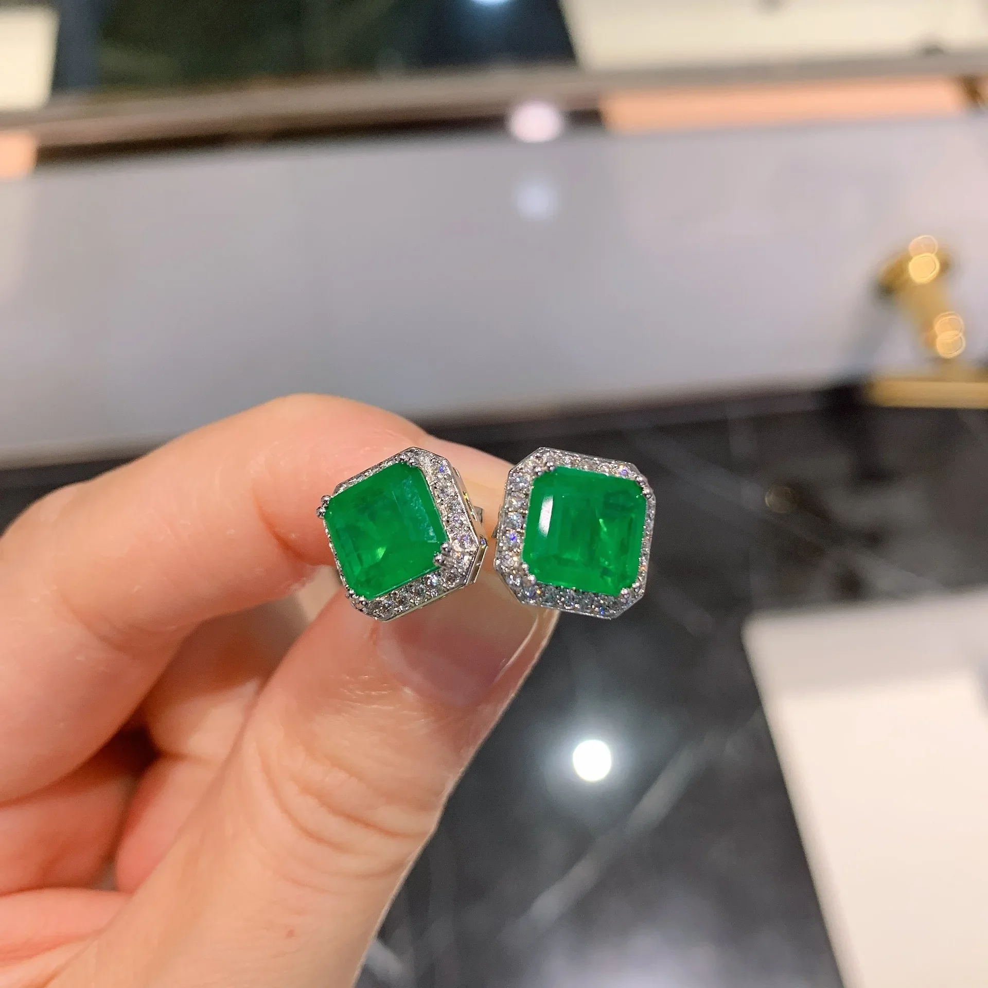 Ne'wJewelry Europe and America Network Hot Selling Imitation Emerald Palaiba Earnail Main Stone 8 * 8 Wholesale