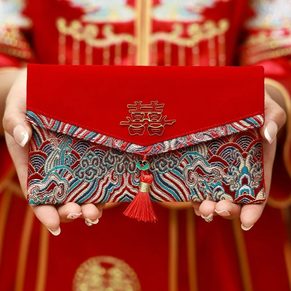 

Exquisite Chinese New Year Brocade Red Envelop Embroidery Best Wishes Lucky Red Pockets Tassel Button Hongbao Spring Festival