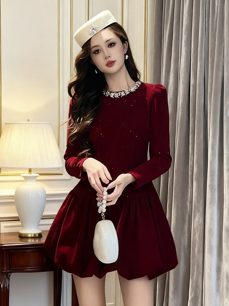 女性のイブニングドレスレッドベルベット光沢のある O ネックスリムミニショートドレスエレガントな高級女性パーティープロム Vestidos クリスマス新年