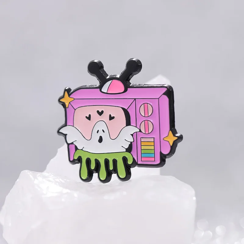 دبابيس المينا فيلم الرعب الشرير الإبداعي ، بروش التلفزيون المهرج الرجعية الكرتون ، شارة القوطية ، طية صدر السترة على ظهره ، اكسسوارات المجوهرات ، الهدايا