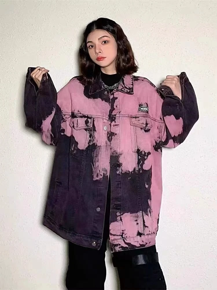 Übergroße Vintage-Jeansjacke mit kontrastierendem Batik-Druckknopfkragen im Streetwear-Stil für Frühling und Herbst