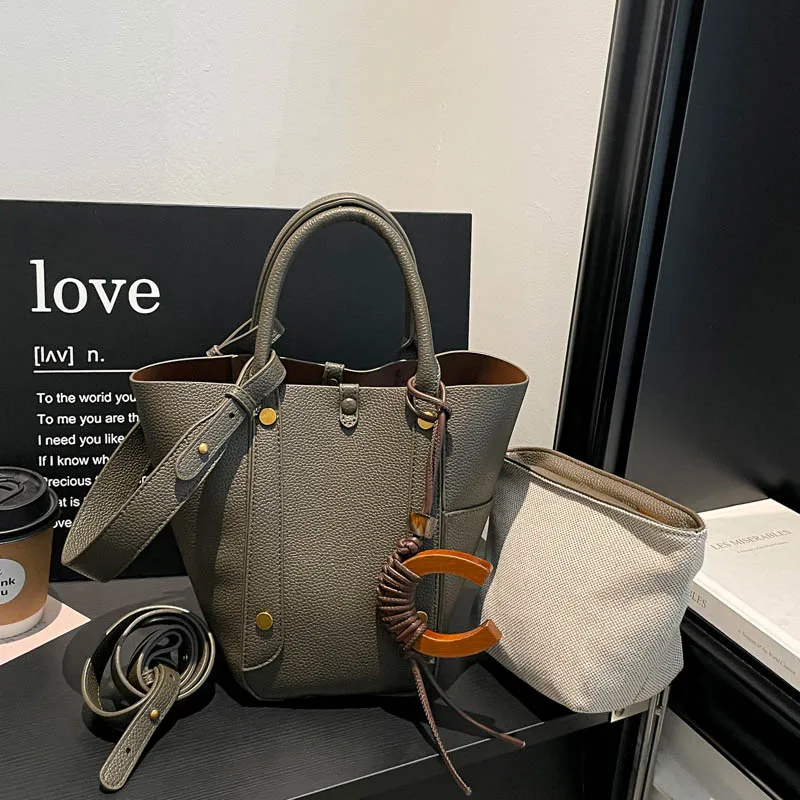 Vintage Elegant Shoulder Bucket Bags For Women 2026 Latest Luxury Designer Handbags Convertible Design With Horseshoe Ornament