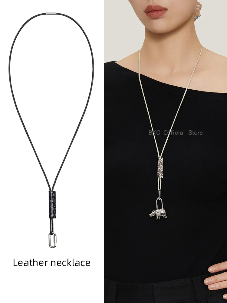 

Curiosite Leather necklace，Metal patchwork lizard skin leather circular sweater chain，Leather rope，Pendant hanging rope