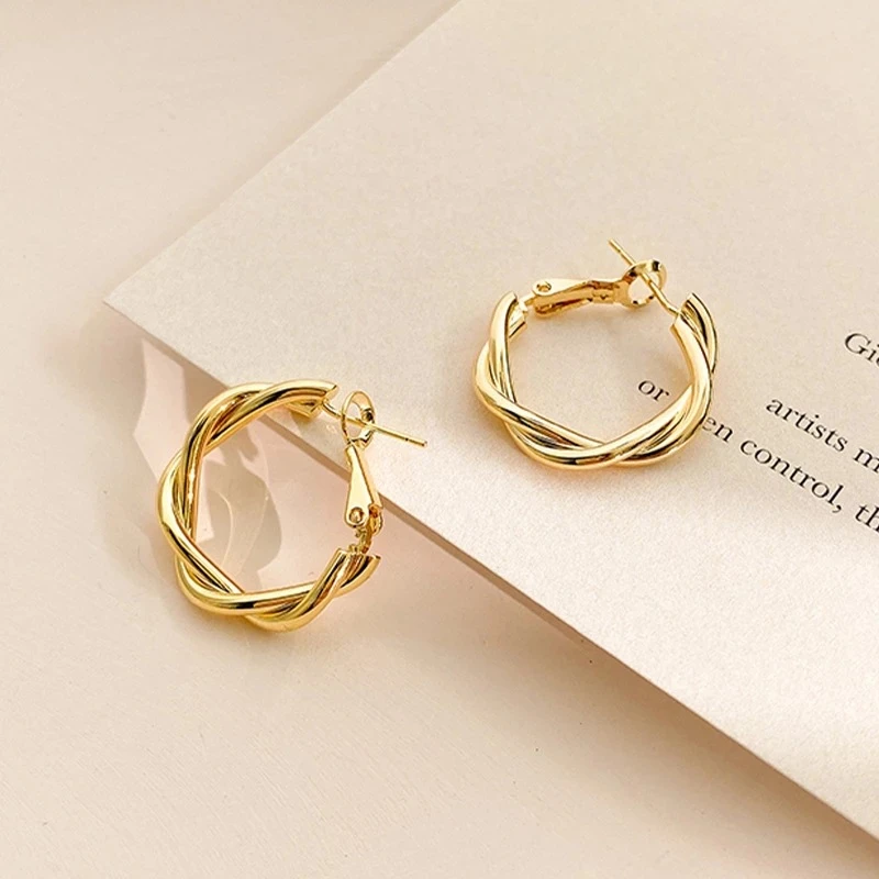 Metal Twisted Gold Color Round Earrings for Women Irregular Geometric Statement Dangle Earrings Wrap Design Punk Fashion Ear Dec