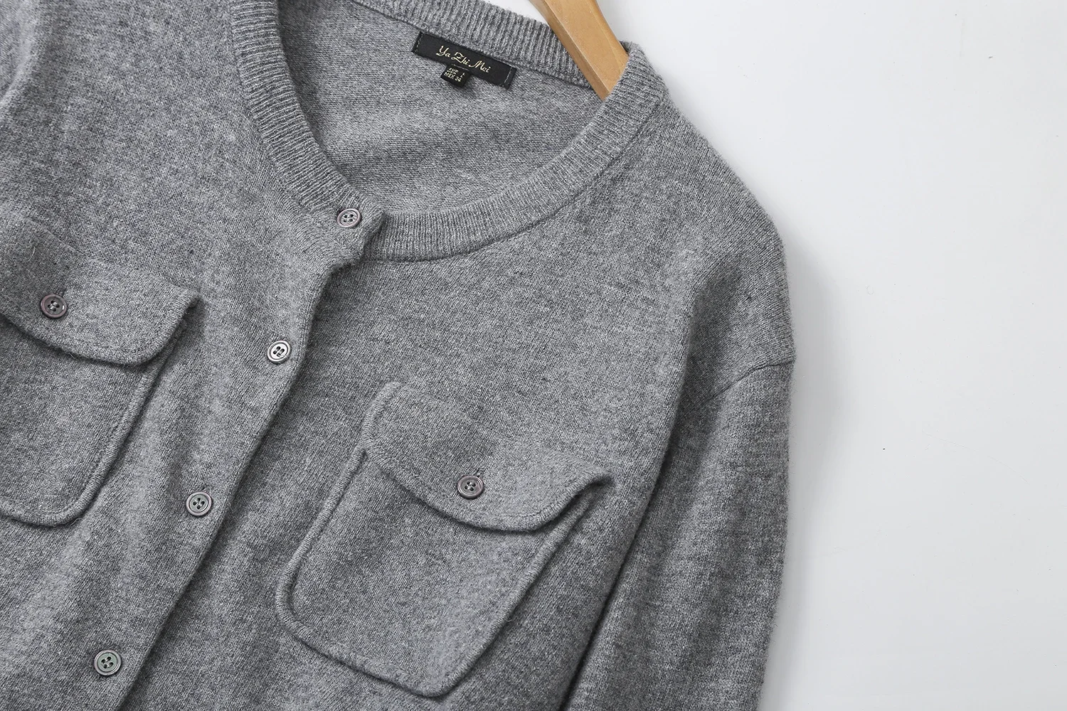 Traje etéreo 2025 massdutt invierno nuevo estilo de estilo minimalista y elegante chaqueta corta de punto con cuello redondo gris trueno