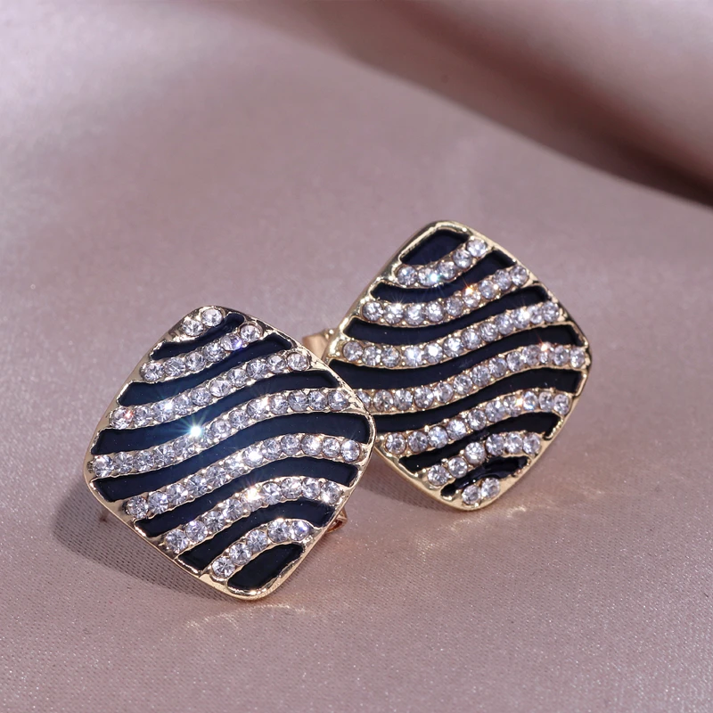 New Trendy Geometric Rhinestone Stud Earrings for Women Simple Square Luxury Crystal Earrings Wedding Party Jewelry Accessories