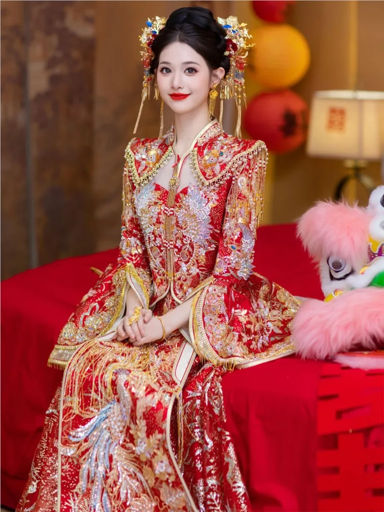 New Chinese-style wedding attire dress for brides toasting women