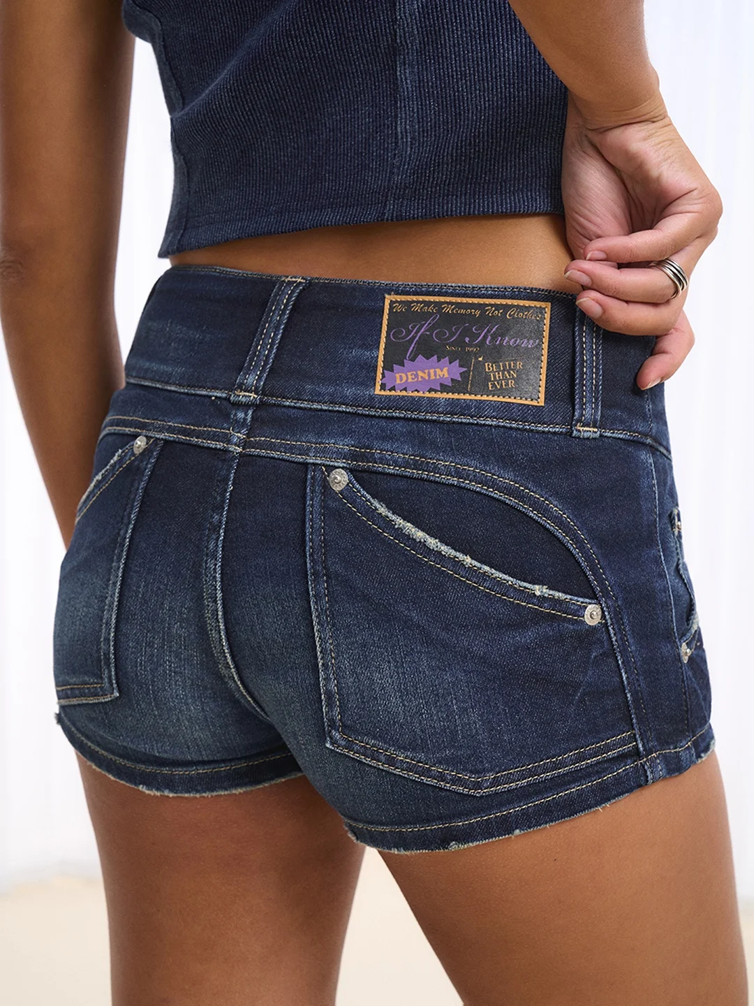 

Classic Low Waist Three Button Back Pocket Design Lift Butt Denim Shorts Women's Slim Fit Cotton Jeans Spring Season