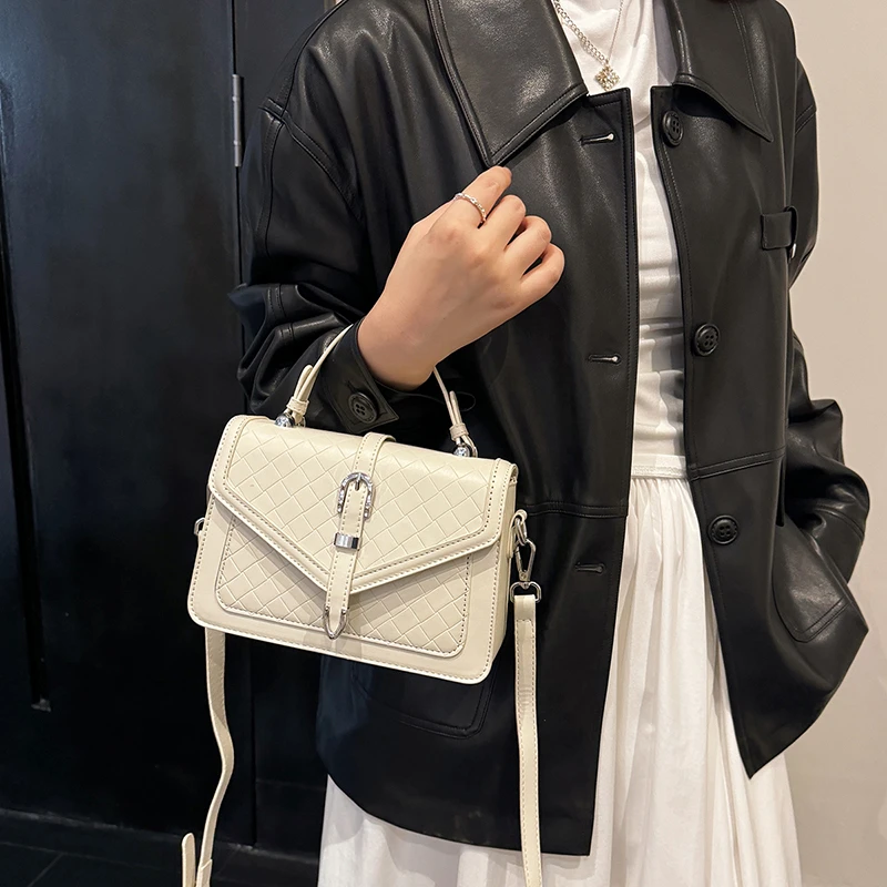 

Elegant and trendy chain strap shoulder bag, modern casual women's crossbody bag, luxurious and comfortable handbag