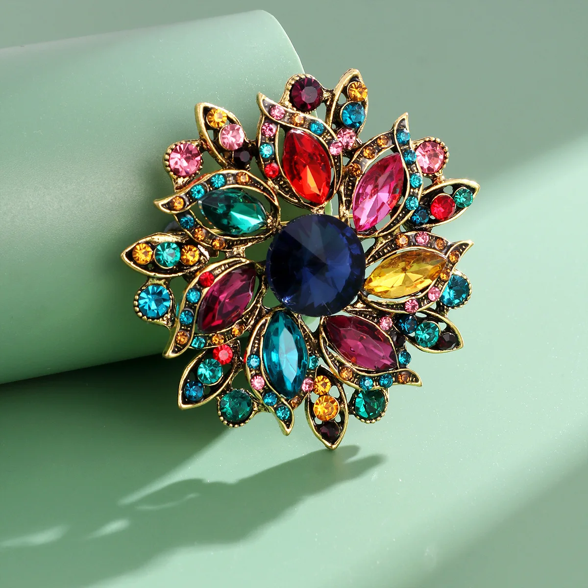 Anmutige Luxus-Kristall-Broschen mit runden Blüten für Damen, trendige Zirkon-Anstecknadeln, Schmuck für Party, Büro, Anzug, Dekoration, Festivalgeschenk – Detail 12
