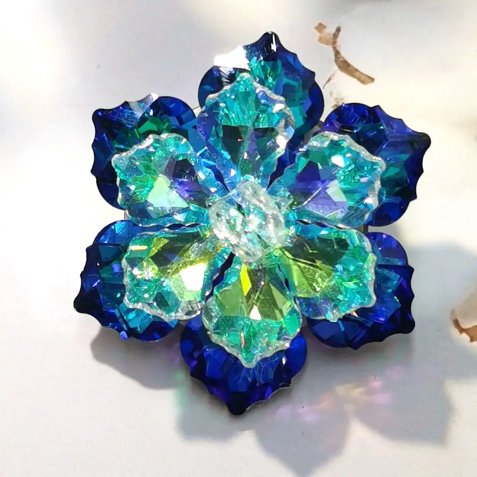 Gorgeous Two-Tiered Green Rainbow AB Colored Vitrail Crystal Flower Brooches Columbine Floral Pins for DIY Project Event Decor