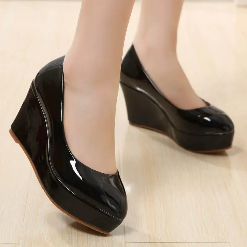 

Women's Wedge Heels Pumps Patent Leather Thick Sole Platform Shoes Shiny Party Shoes High Heels Plus Size 31-42