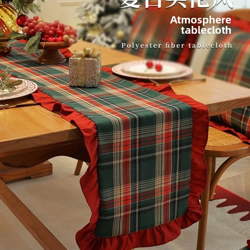 American Color Woven Polyester Cotton Holiday Christmas Decoration Table Flag Red and Green Checkered Coffee Dining Table Flag