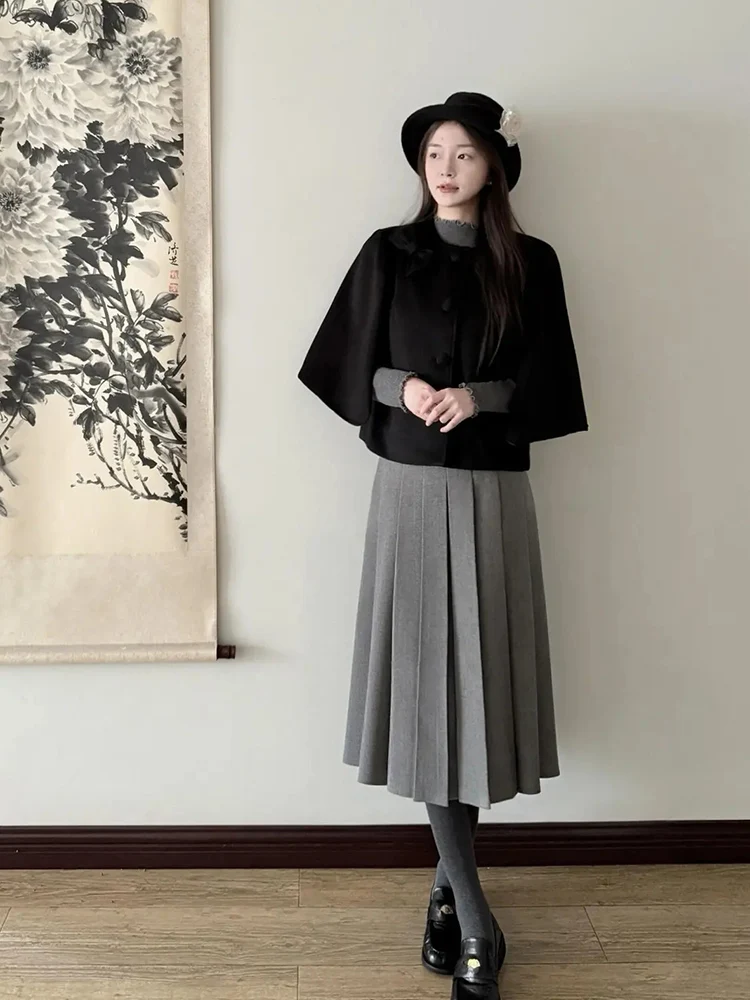 Herfst Winter Nieuwe Sle Retro Mantel of Jas met Geplooide Rok en Houten Oor Basis Top Tee Set Damesmode