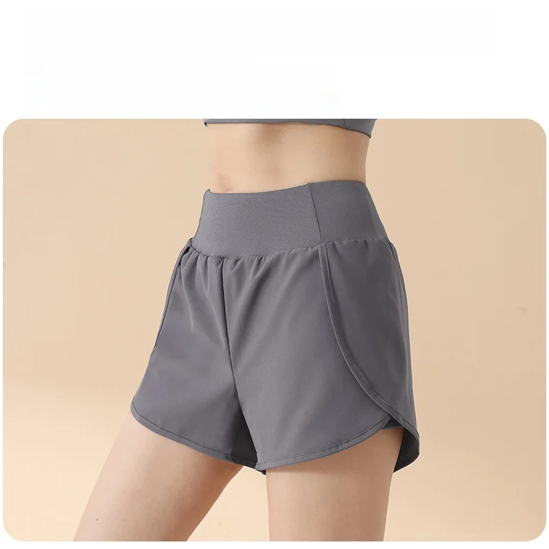 شورت رياضي نسائي عالي الخصر مكون من قطعتين مع جيوب جانبية مضاد للانزلاق فضفاض مناسب لرفع الورك والجري واليوجا شورت رفيع