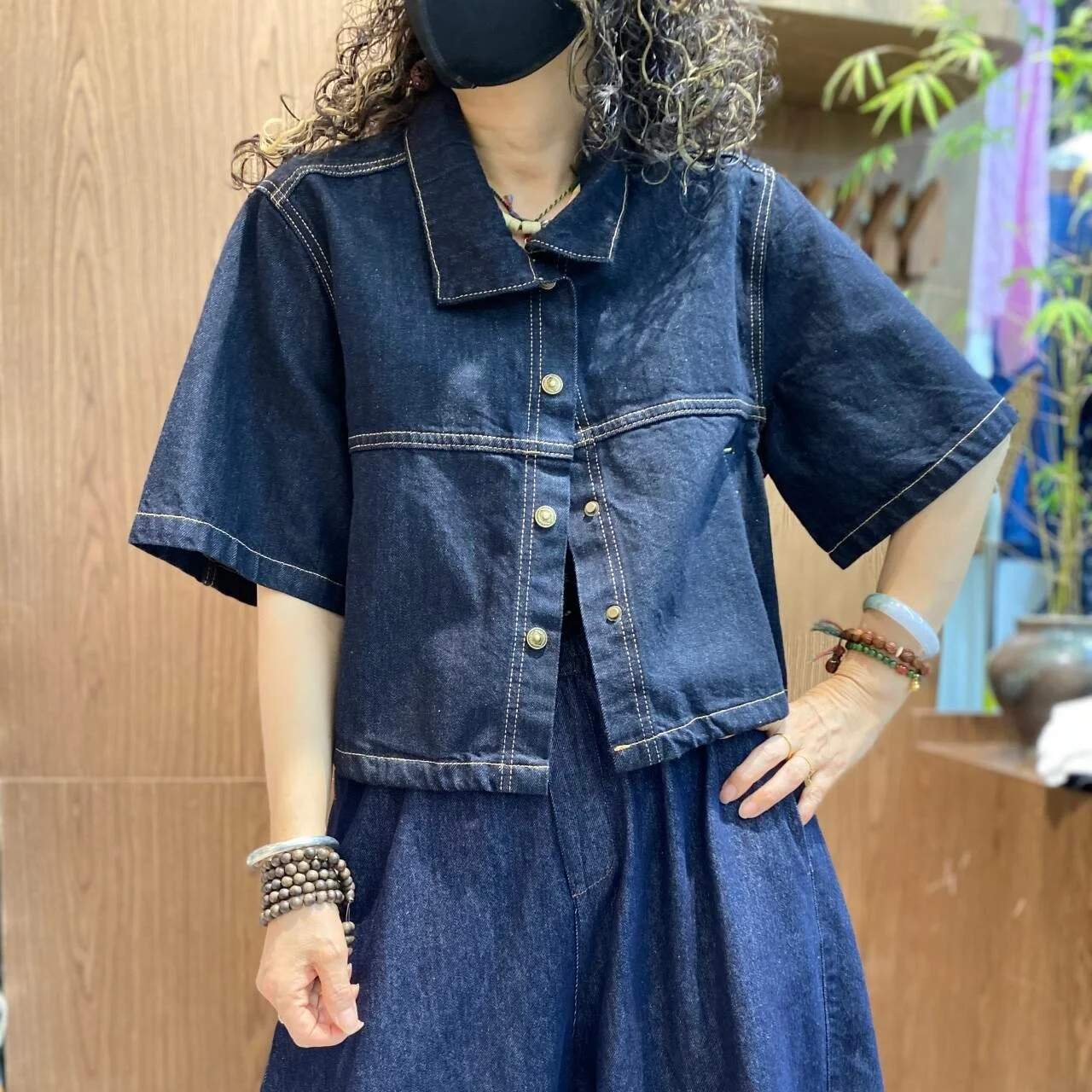 

Workwear-style Denim Short Jacket Women 2026 Summer Loose Turn-down Collar Button-up Jacket Dark Blue XY69