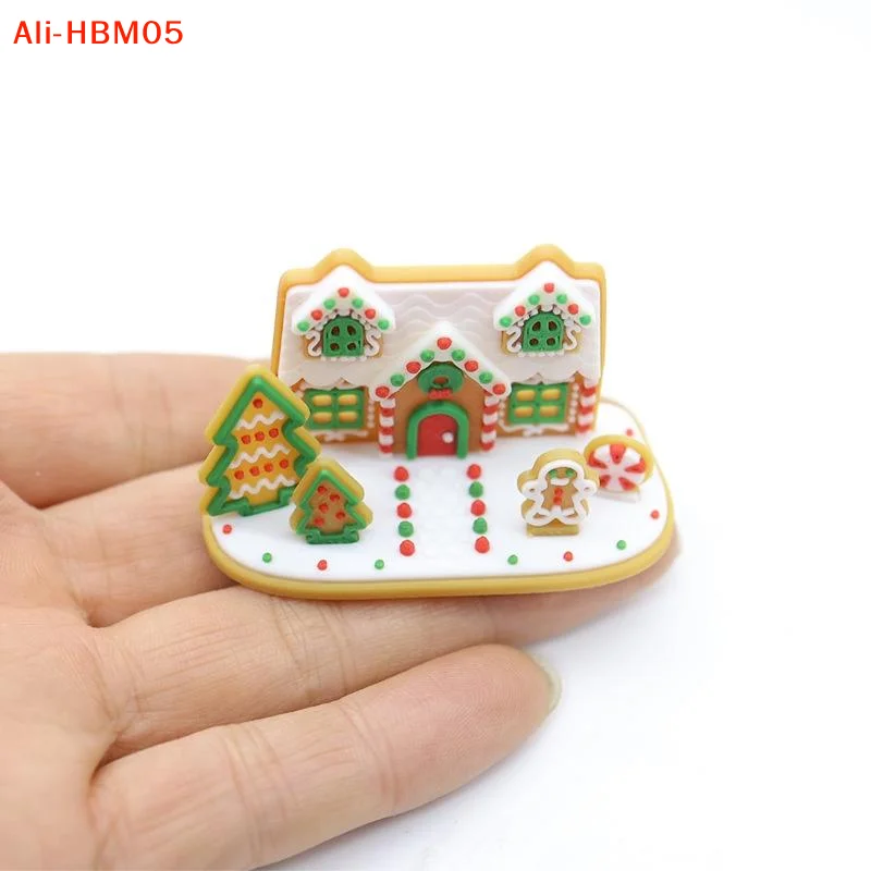 (HB05)1Pcs 1:12 Dollhouse Christmas Decor Gingerbread Man Holiday Scene Decoration Micro Landscape Ornaments Xmas Gifts
