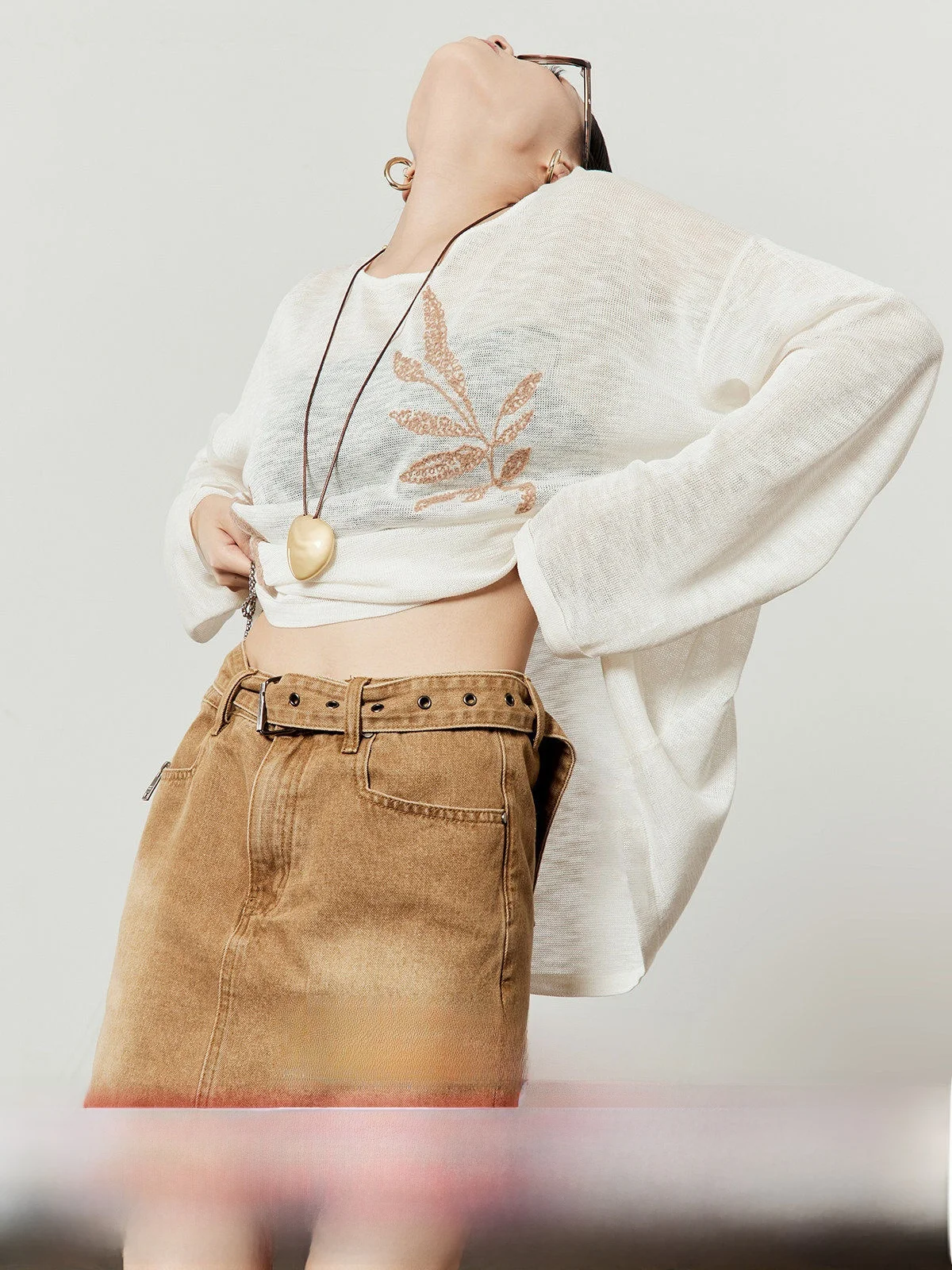 

Белая свободная женская футболка с длинным рукавом, летняя новинка, с принтом растений, тонкая, с круглым вырезом, повседневная, приталенного кроя