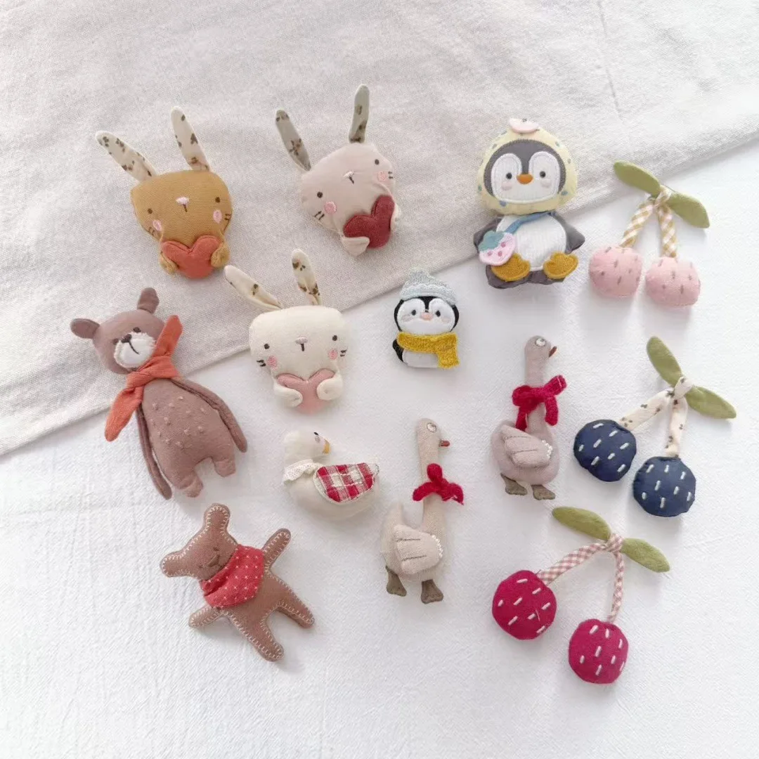Cartoon Animal Brooch Cute Plush Handmade Mini Lightweight Color Choice Soft Clothing Bag Accessory Gift for Girls Party Decor