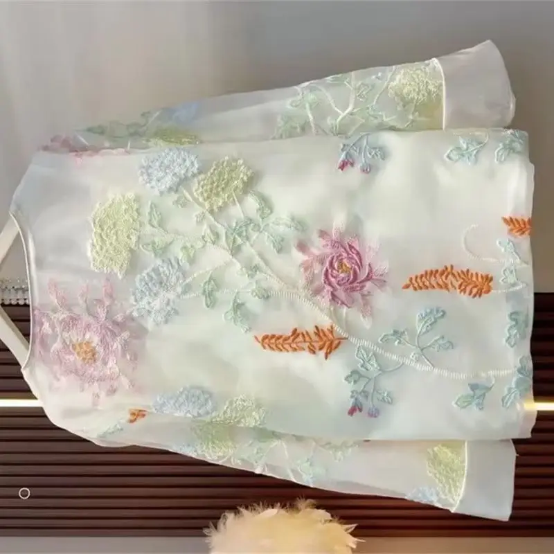 

Женская куртка, новое китайское жаккардовое пальто с вышивкой, элегантное и изысканное пальто-джокер, элитные взрывы на раннюю весну 2025 года.