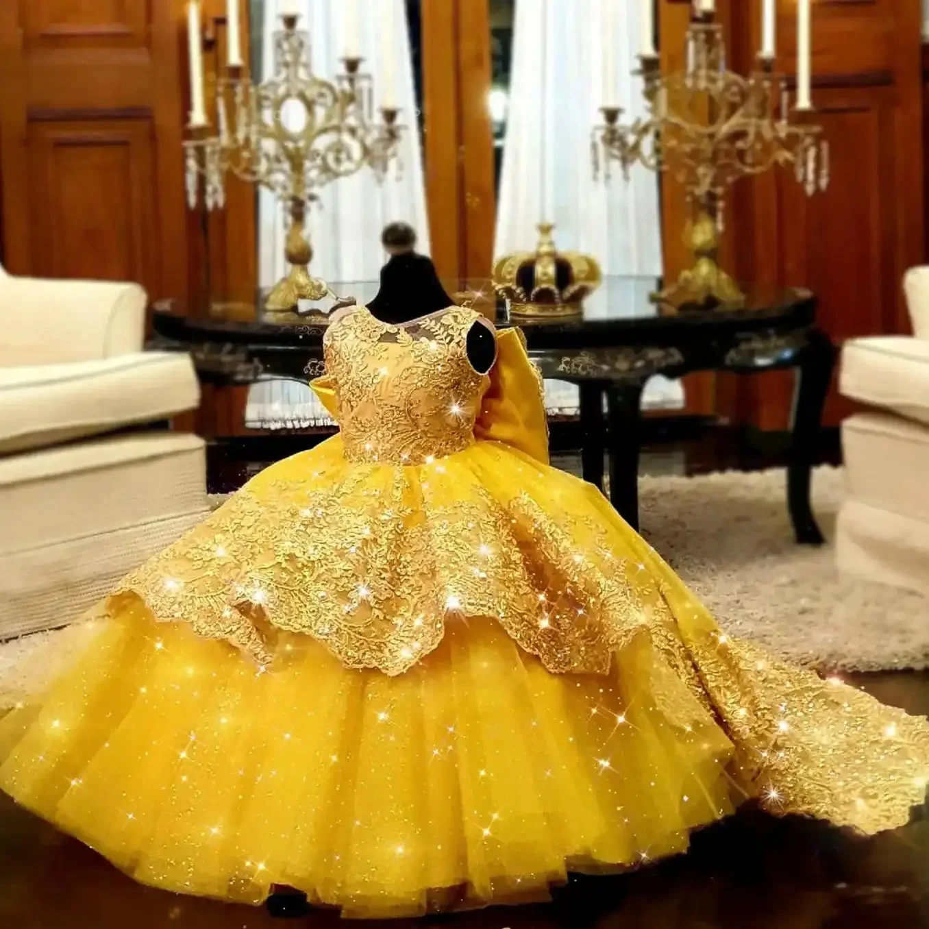 ที่กําหนดเองทองชุดสาวดอกไม้สําหรับงานแต่งงานเงาA Ppliquesด้วยโบว์เด็กแรกศีลมหาสนิทอย่างเป็นทางการเหตุการณ์วันเกิดพรรคชุด