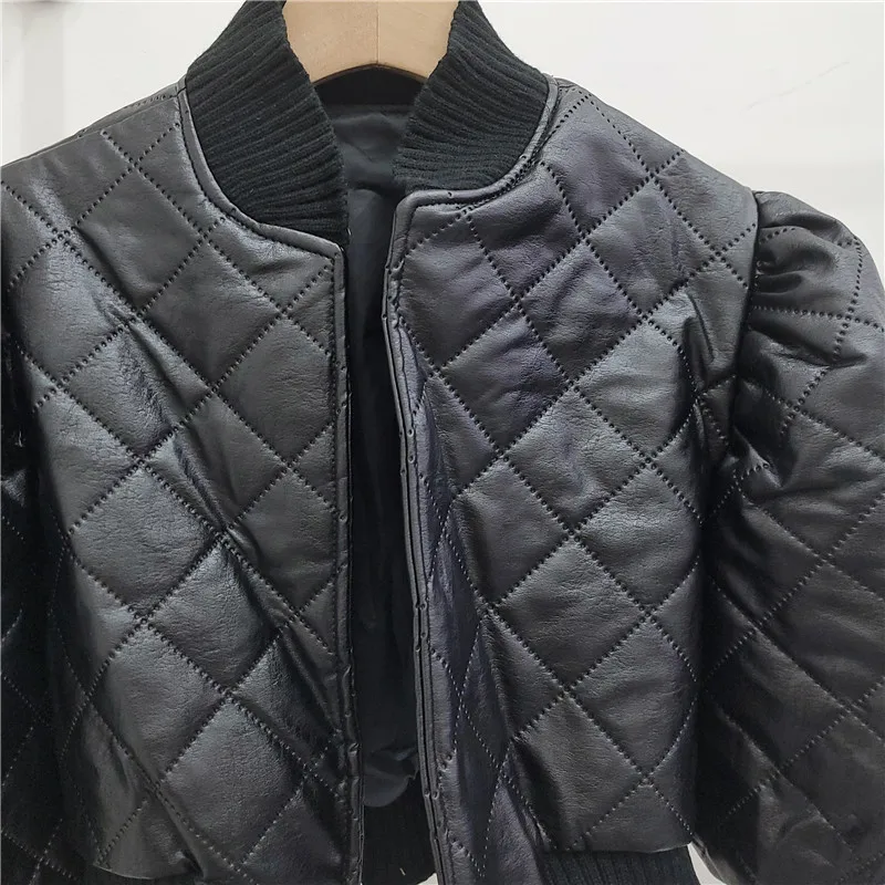 Chaqueta elegante de piel sintética empalmada con manga tejida para mujer, abrigo acolchado de PU con diamantes para primavera y otoño, cárdigan, Tops cortos de cintura alta 2024