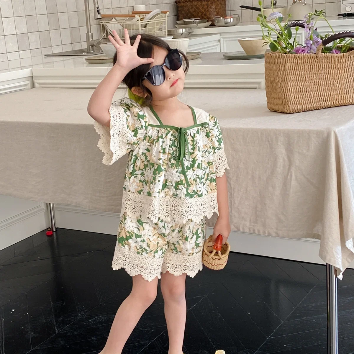 

Girls Sweet High Quality Set Flower Lace Shirt Lace Shorts 2Piece Set of Foreign Fragmented Flower Short Sleeve Top