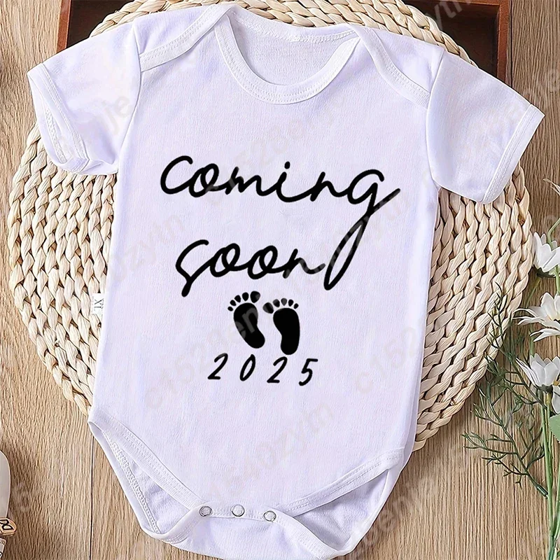 2025 Baby Coming Soon Print Romper, Cotton, Short Sleeve, Toddler & Infant Girl's Bodysuit, Adorable Design, Comfortable Wear