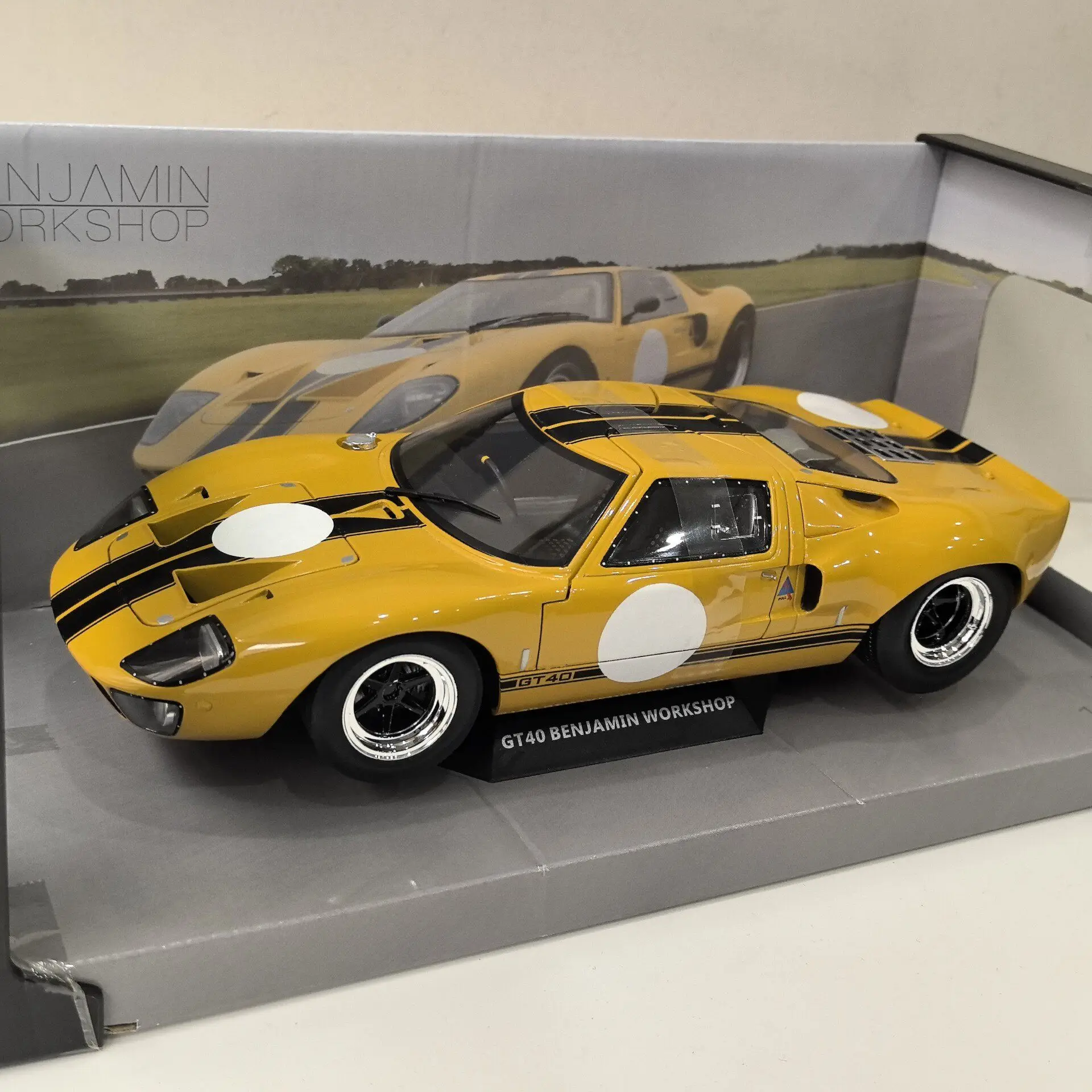 Diecast SOLIDO 1/18 Scale FORD GT40 Racing U1 Alloy Car Model view 3