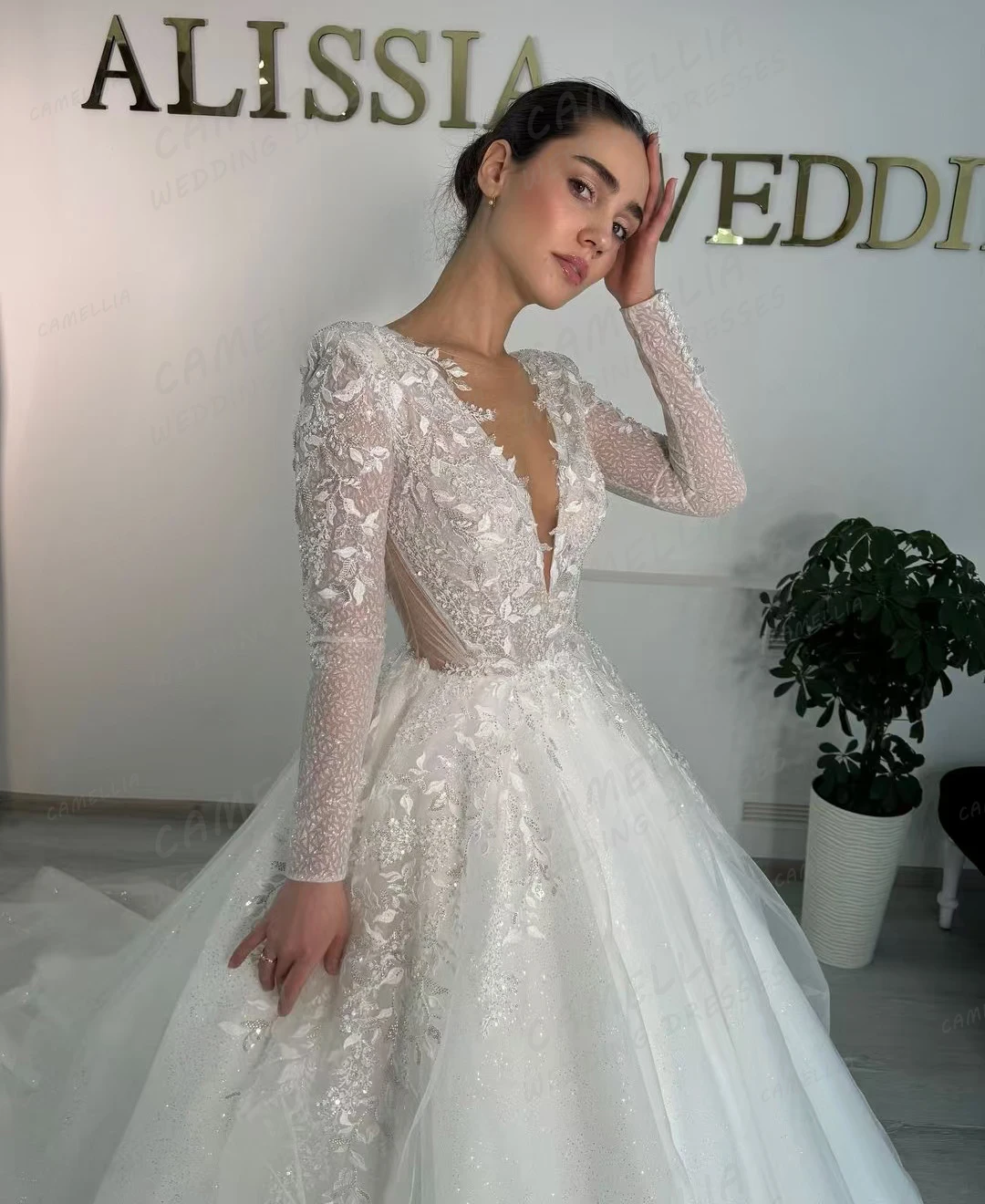 Vestidos de Novia de lujo una línea Sexy cuello en V Vestidos de Novia apliques de manga larga sin espalda elegante princesa Vestidos Novia personalizado