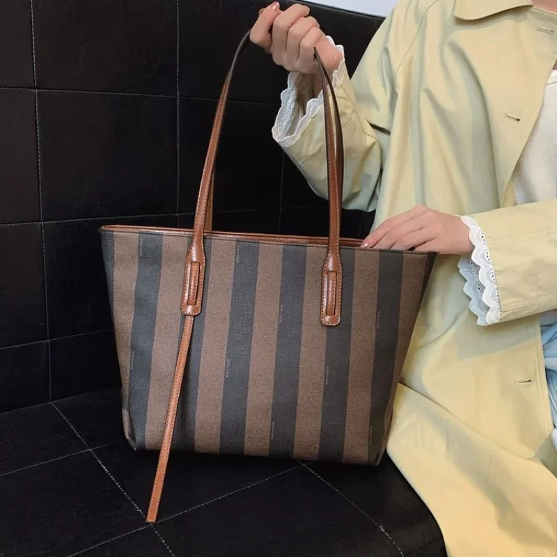 

Luxury Designer Letter Logo Diaper Bag Classic Elegant Leather Tote For Women Minimalist Vintage Shoulder Bag
