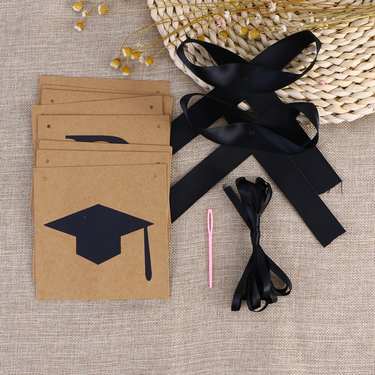 

Congrats Kraft Paper Banner Graduation Party Decor Pendant Flags 12x12cm Ribbon Length 3 Metres Photo Props Grad