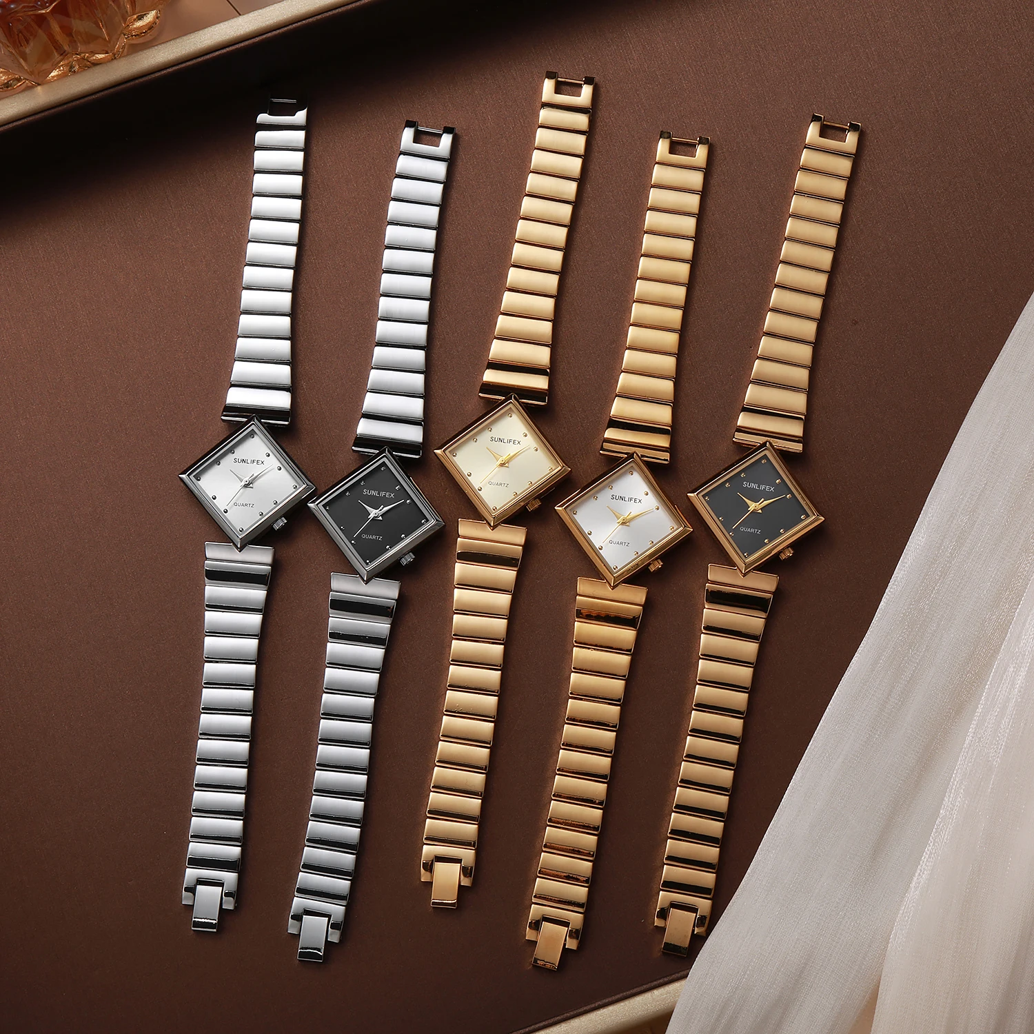 

Retro Medieval Ladies Watch - Luxurious Minimalist Design Women's Square Alloy Case Individualized Wristwatch Gift Watch