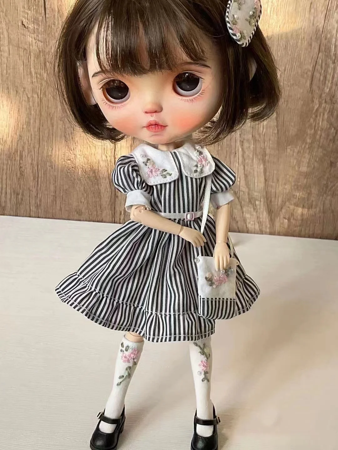 Hand embroidery Blythe dress 1/6  Black stripes skirt 30 cm bjd toy cloth (Fit for Pullip,Ob24, Licca、monst baby、holala)