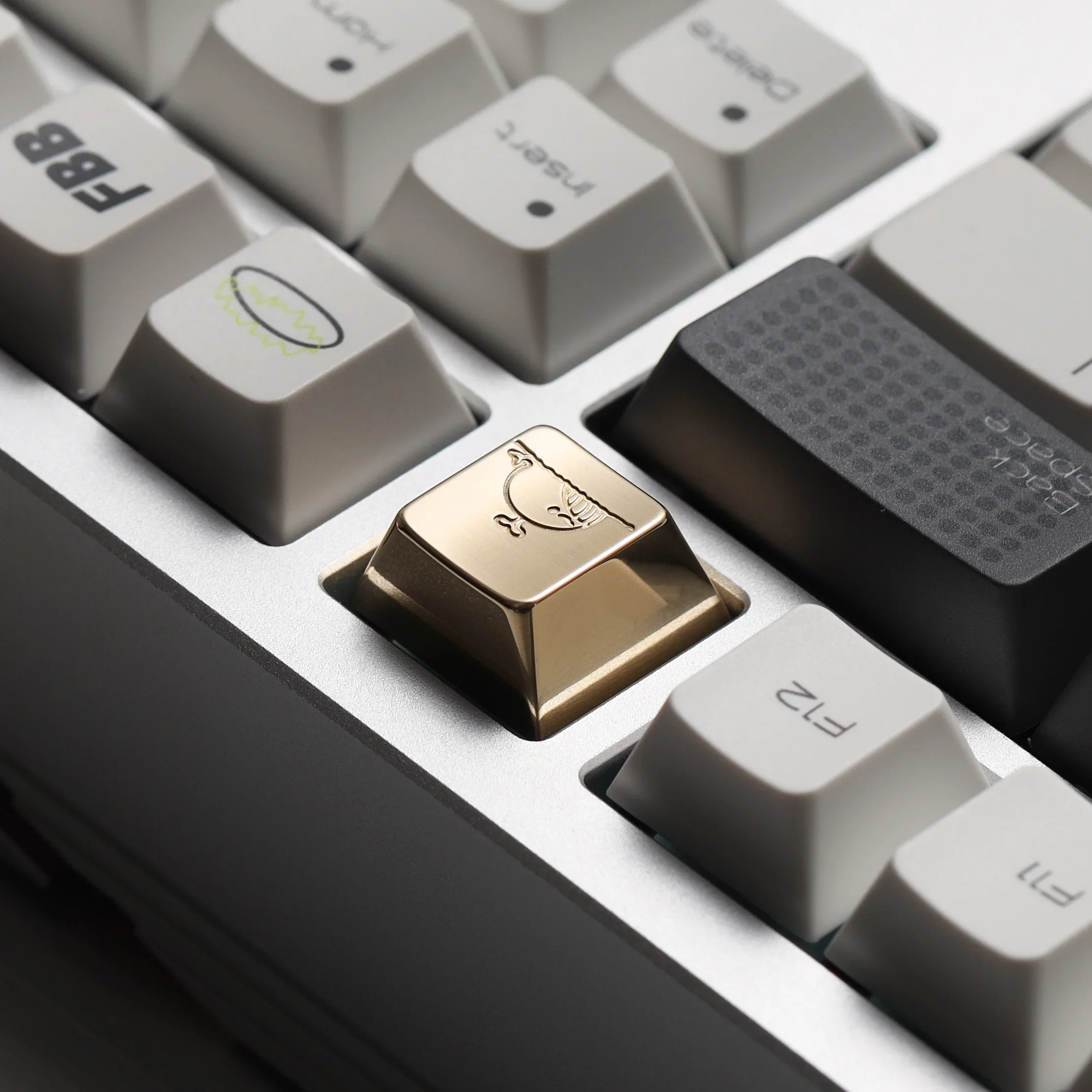 

Brass Whale Personality Simple ESC Metal Keycap CNC Handmade Mirror Polished Original R4 1u Mechanical Keyboard