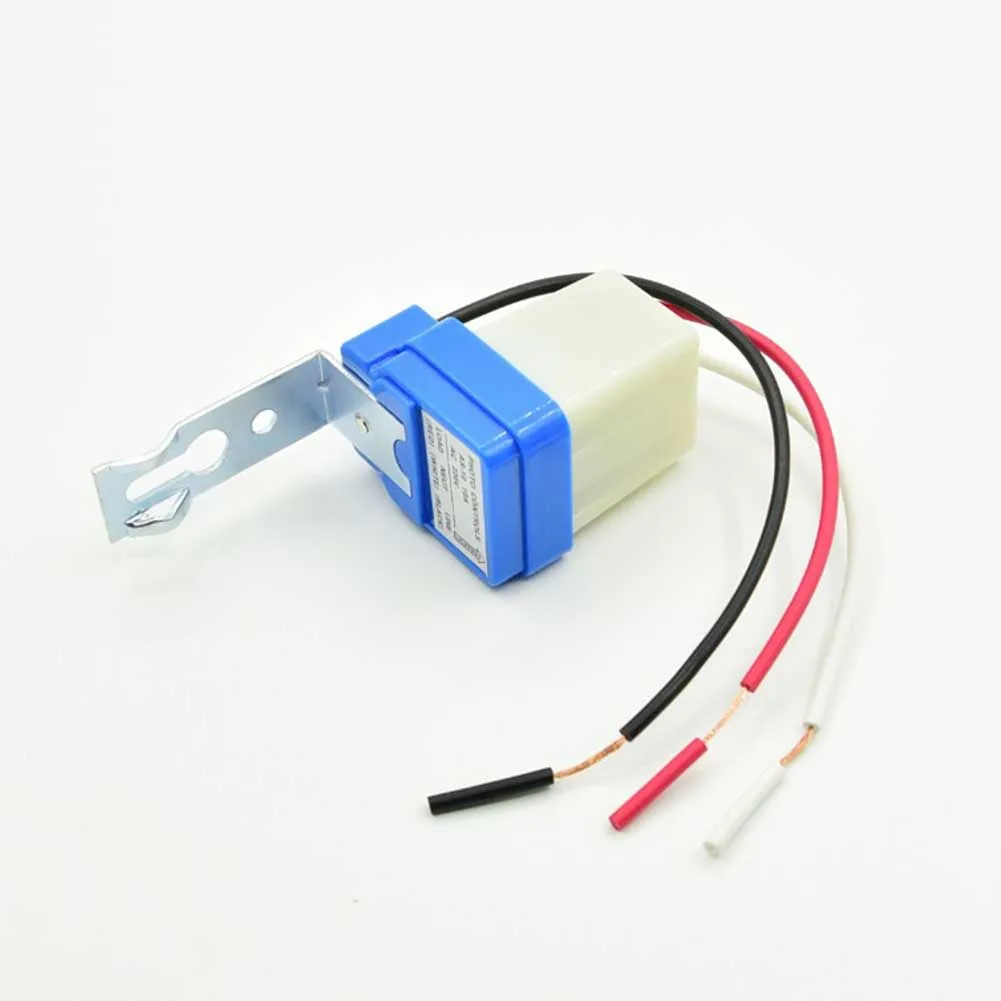 Energy Efficient Light Sensor Outdoor Lighting Sensor Dusk Dawn Sensor Twilight Switch Compact Size Light Sensitivity Threshold