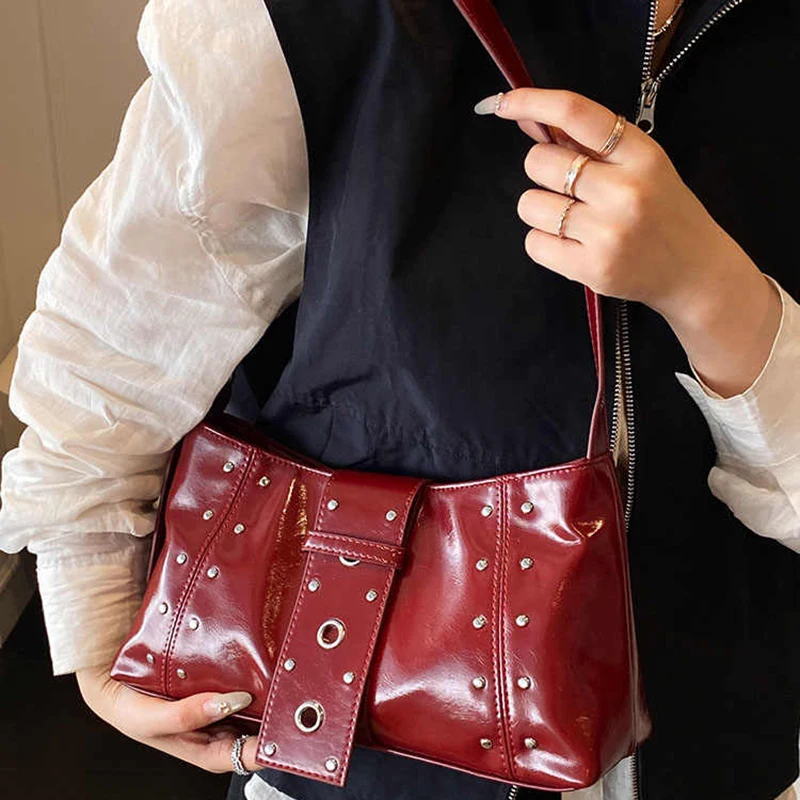 عالية الجودة واسعة حزام الكتف حقيبة تحت الإبط المرأة الصيف موضة التنقل حقيبة الكورية نمط الأحمر بولي Leather حقائب اليد الجلدية متعددة الاستخدامات