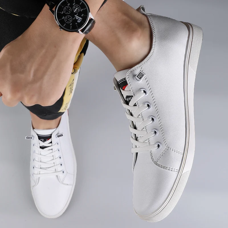 2023 New Men\'s Leather Small White Shoes Men Spring Summer Casual Shoes High-end Lightweight Fashionable Shoes