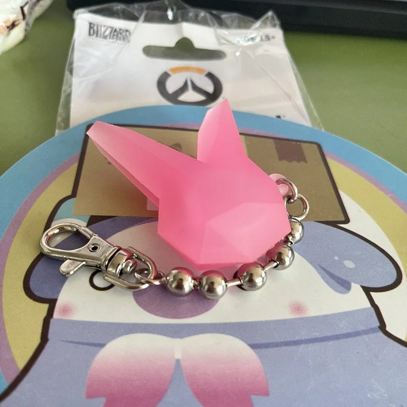 

Overwatch D.Va Keychain Overwatch Peripheral Luminous Key Ring For Men and Women Fan Gifts