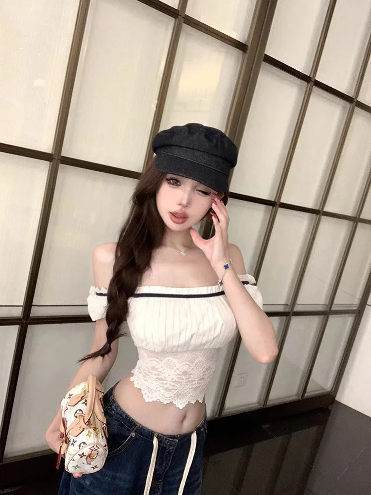 Pure Desire Lace Splice Kleur Blo oulder Bared Dames irt Zomer 2025, Nieuwe Ele Sexy Slim Fit Overhead Top