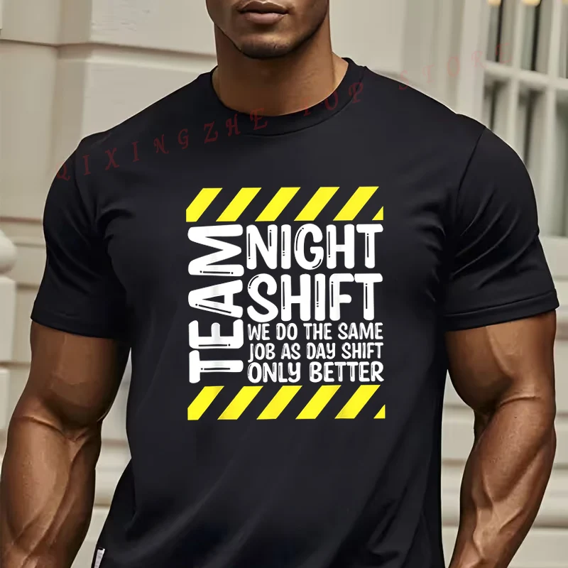 

Мужская футболка с принтом «Ночной сменный пост» — свободный крой оверсайз с дизайном «Лента безопасности» и надписью «Ночной сменный пост», повседневный топ с круглым вырезом