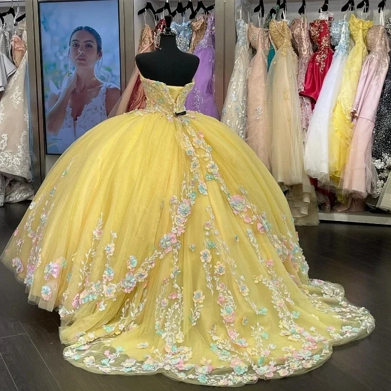 Błyszcząca żółta sukienka na quinceanerę 3D Kwiatowa aplikacja Sznurowana suknia balowa Off The Shoulder Tull Mexico Sweet 16 Vestidos De XV 15 Anos