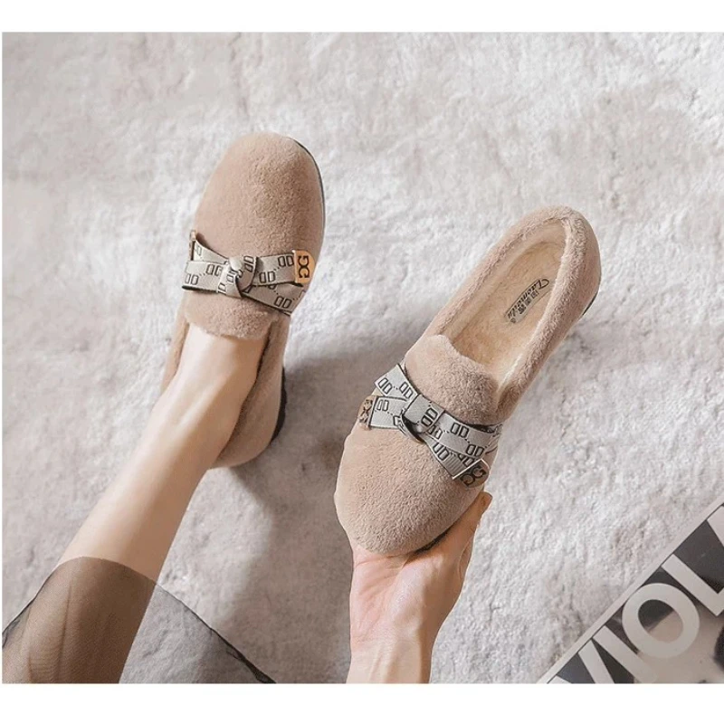 2026 New Perfume Flower Fur Slippers Women Plush Flip Flops Camellia Pearl Beading Fur Sandals Women Pantufas Cozy Home Slides