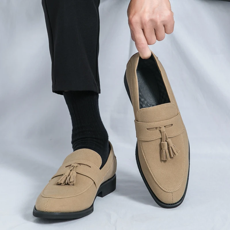 

Классические мужские повседневные лоферы, обувь для вождения, мокасины, модные мужские удобные осенние замшевые туфли, мужские модельные туфли с ленивыми кисточками