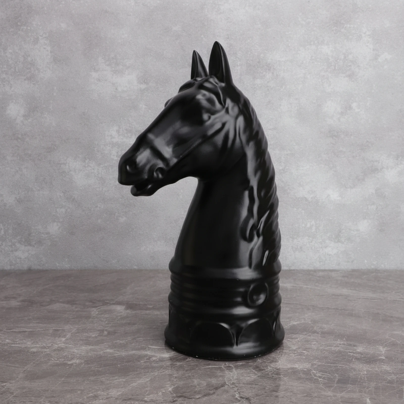 Horse-Head Sculpture Modern Equine Head Statue with Ornamental Base Resin Horse Bust Freestanding Realistic Detail