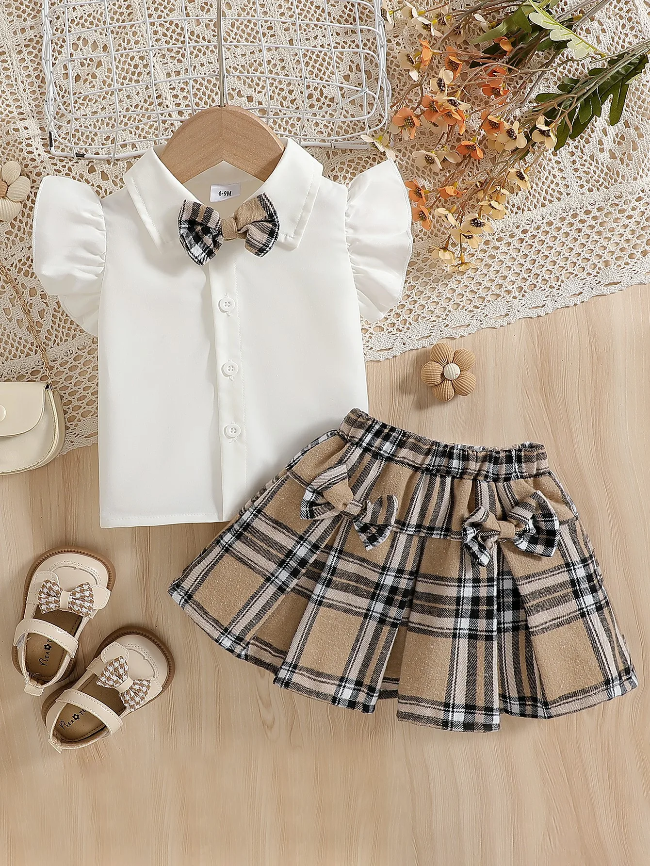 Baby girl summer college style fashionable and elegant lapel fly sleeves, open placket bow decoration shirt top and brushed plai