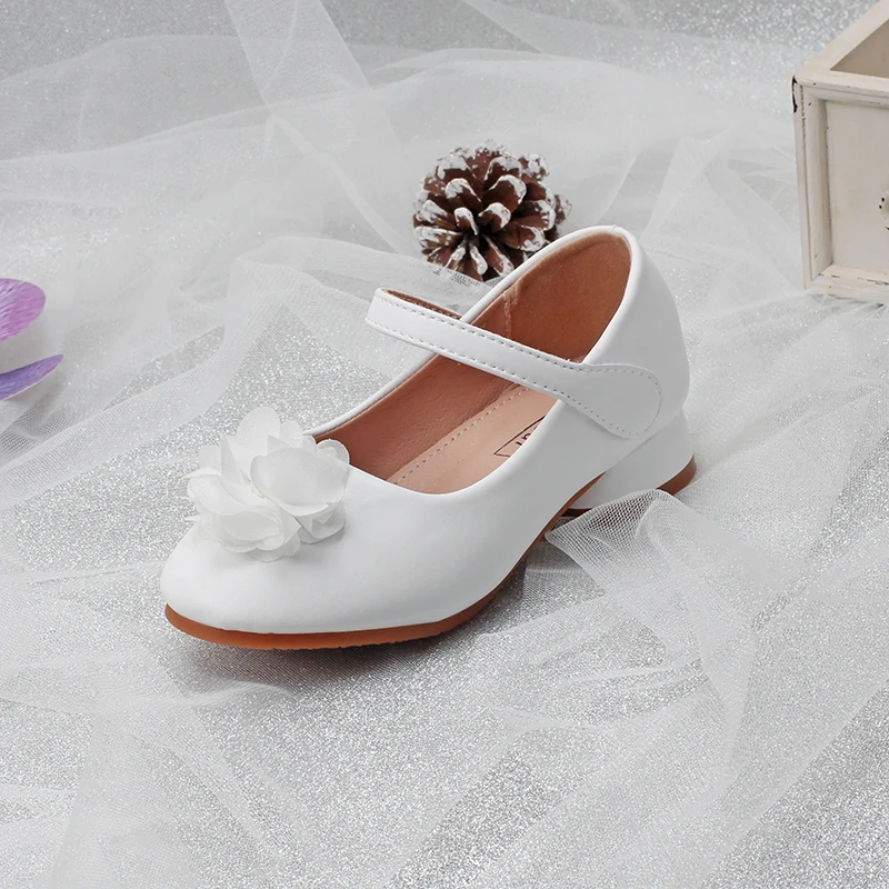 Children\'s shoes in spring and autumn new girls white Pearl flower Princess shoes fashion high heels wear-resistant and non-slip