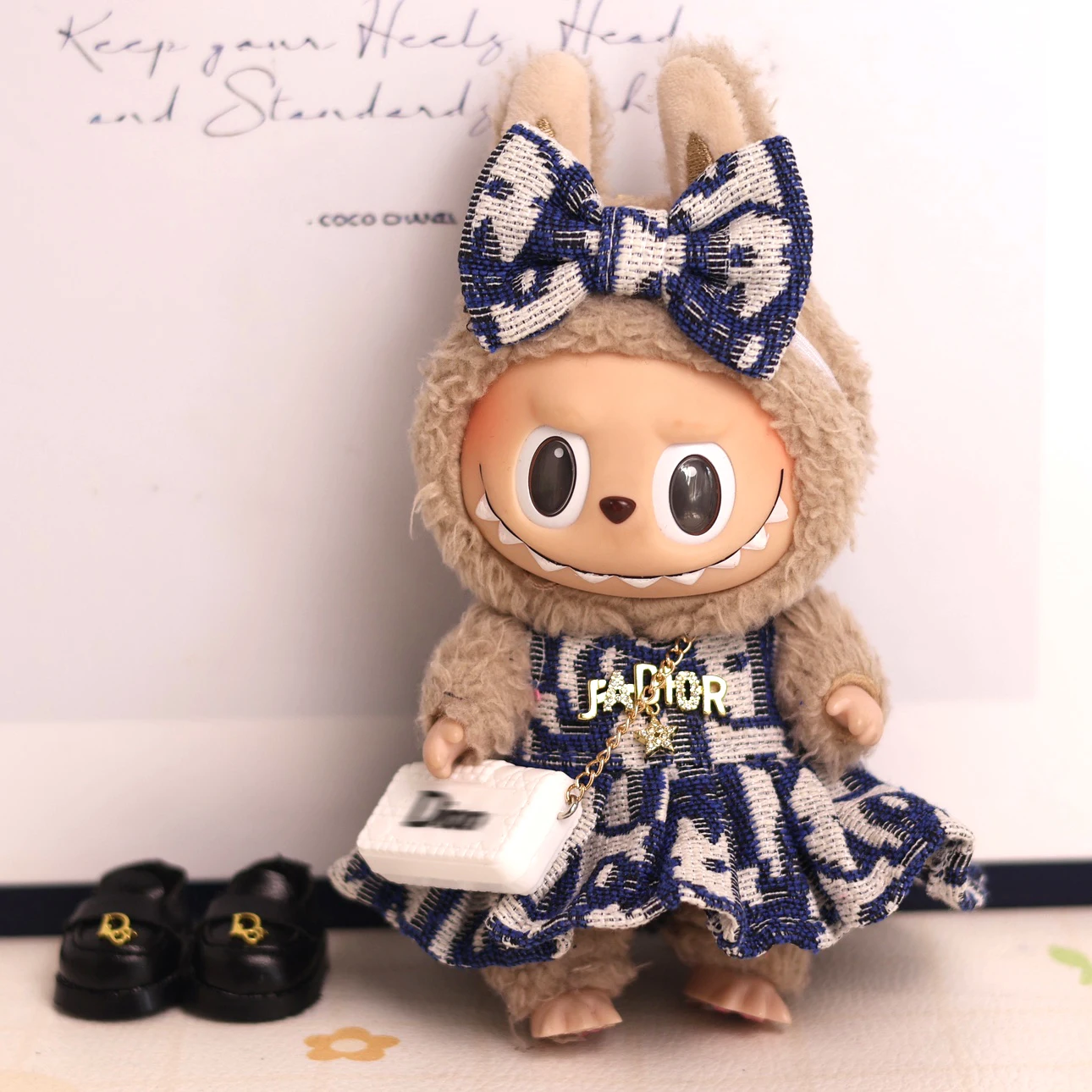 17cm Labubu Doll Clothes Advanced luxury design customization Heartbeat Macaron Labubu Doll Clothes Changing Light clothes new