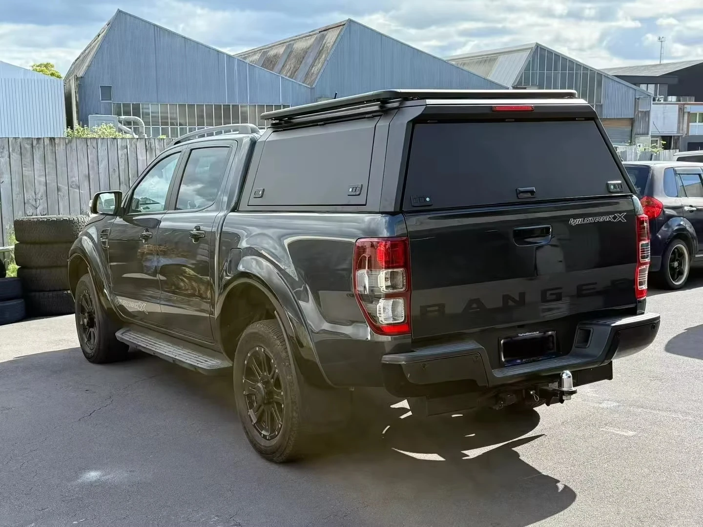 High Quality Instock Fast Shipping Pickup Truck Bed Cover Tonneau Cover for Ranger Wildtrak T8 T9 F-150 Shark 6 4