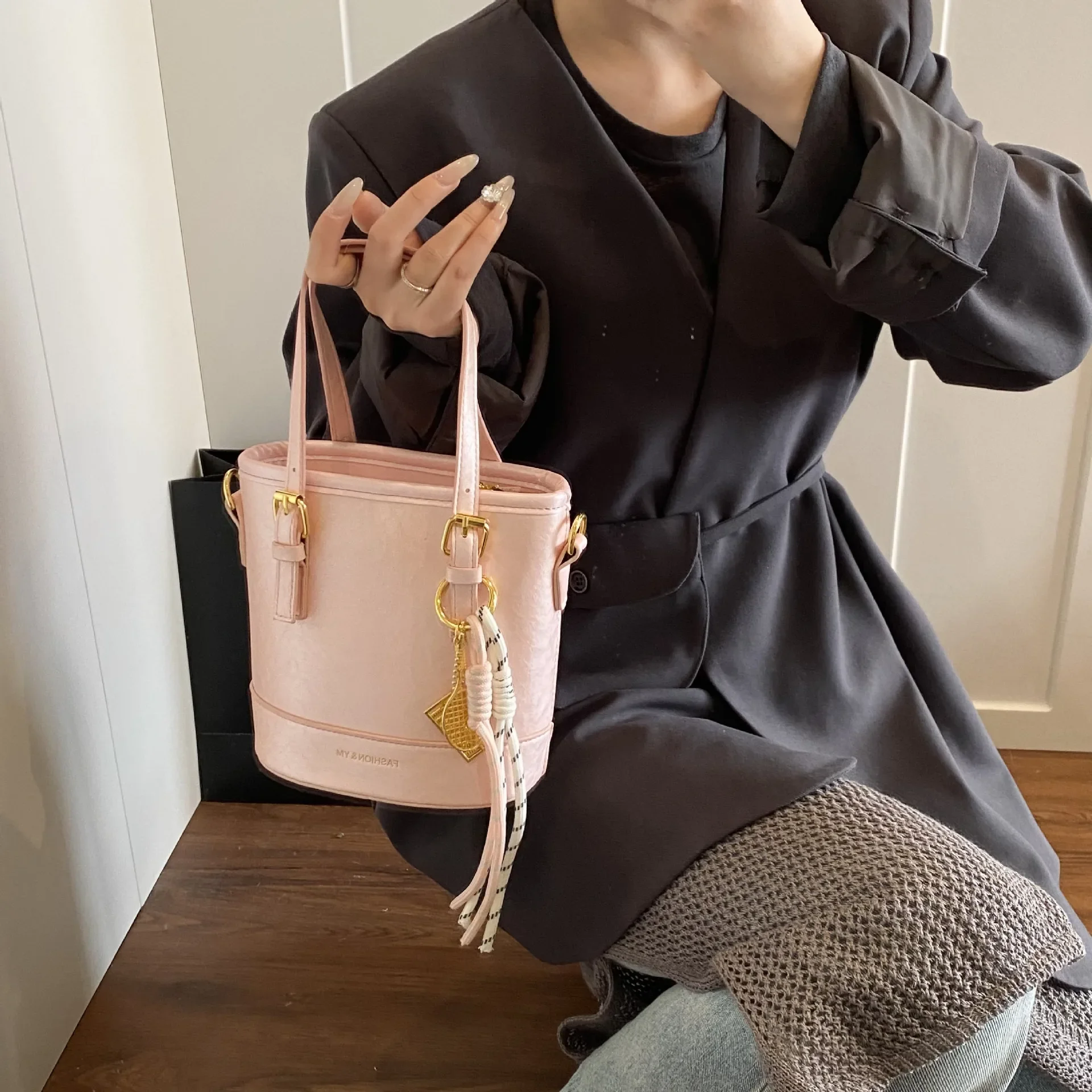 Luxuriös – koreanische Einkaufstasche der Klassen 2025, inspiriert, handgehalten, für Damen – elegant, minimalistisch und trendig